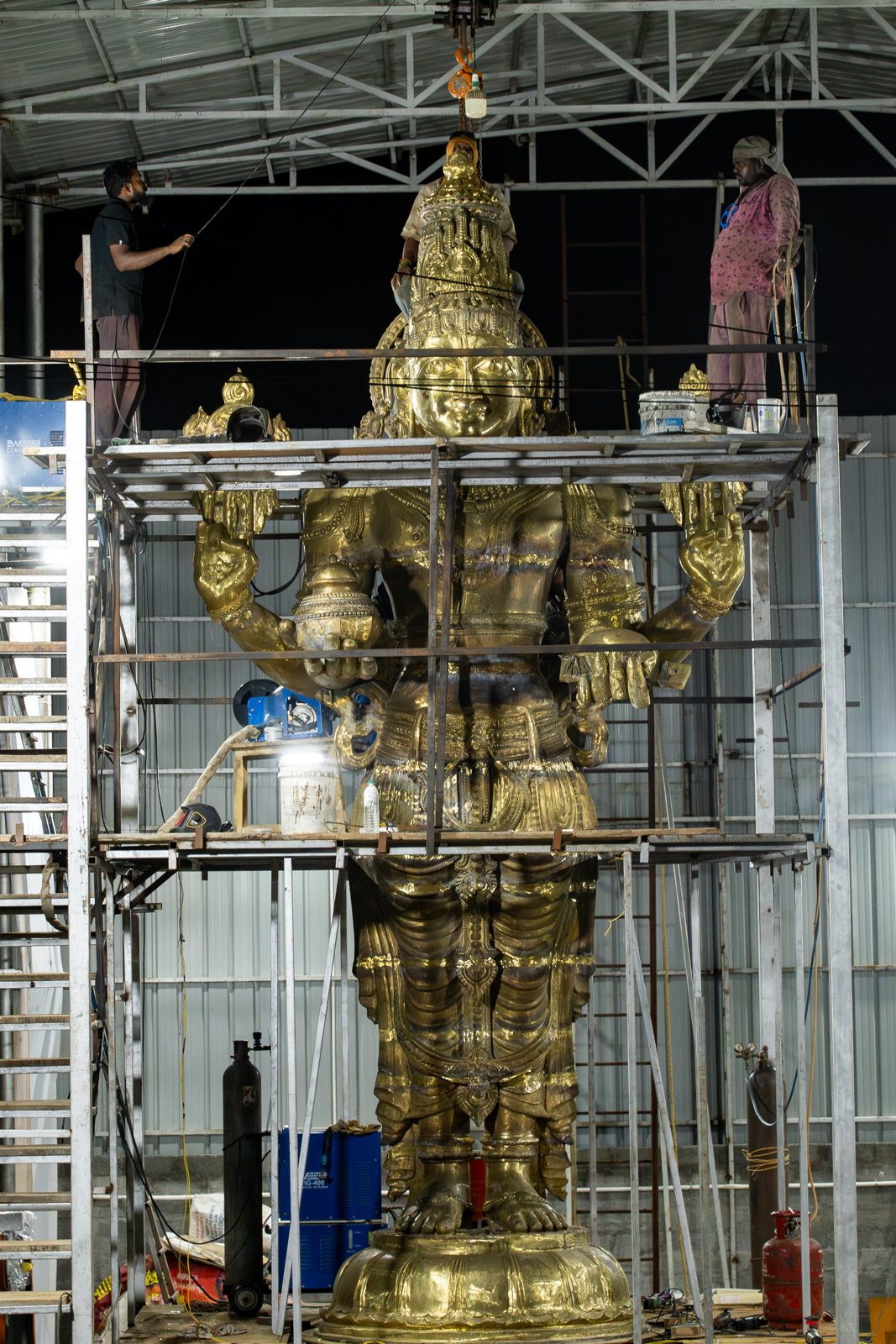 Dhanvantari Bhagavan — 21.5 ft single-piece deity, Sathya Sai Multi-Specialty Hospital (3)
