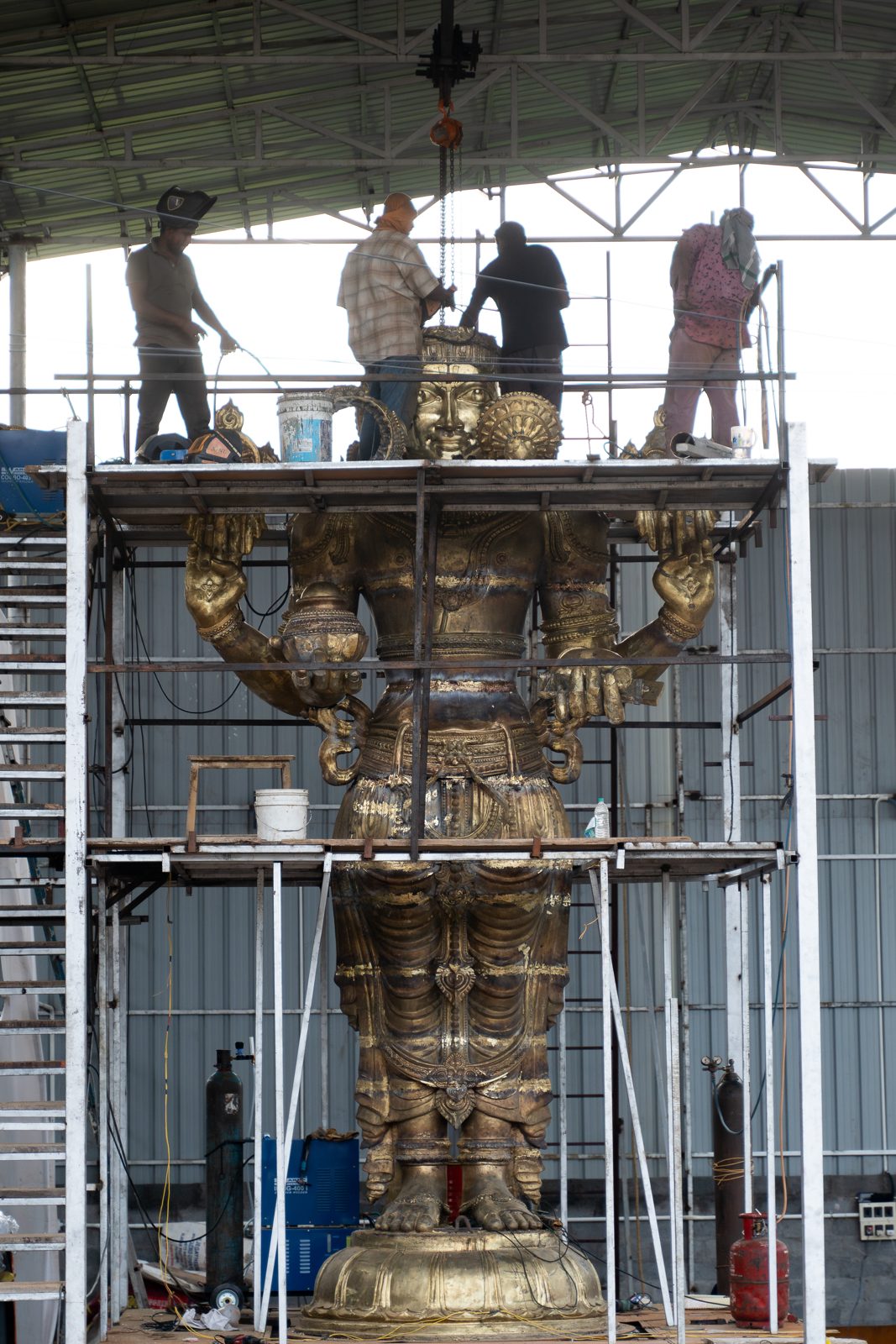 Dhanvantari Bhagavan — 21.5 ft single-piece deity, Sathya Sai Multi-Specialty Hospital (4)