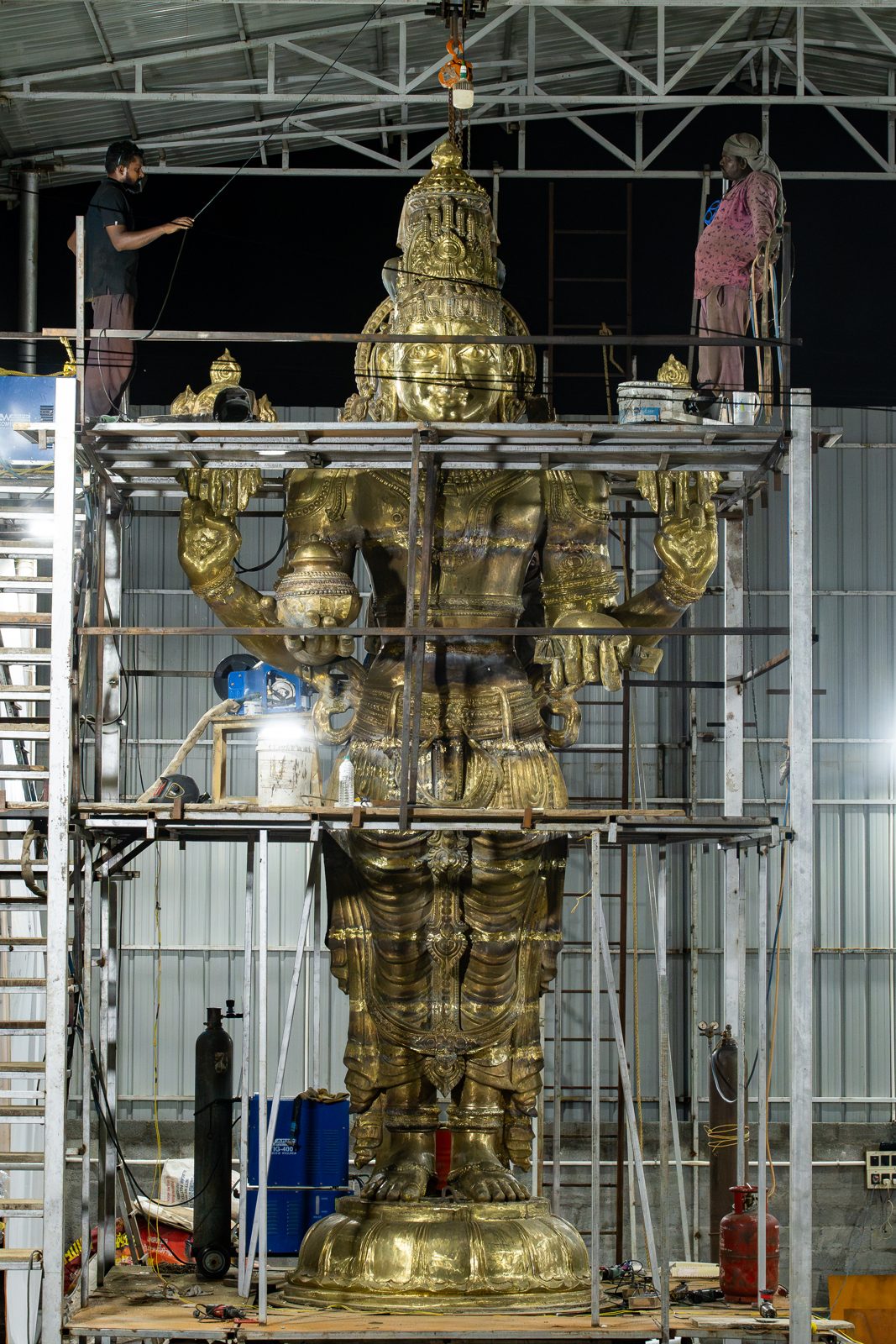 Dhanvantari Bhagavan — 21.5 ft single-piece deity, Sathya Sai Multi-Specialty Hospital (5)