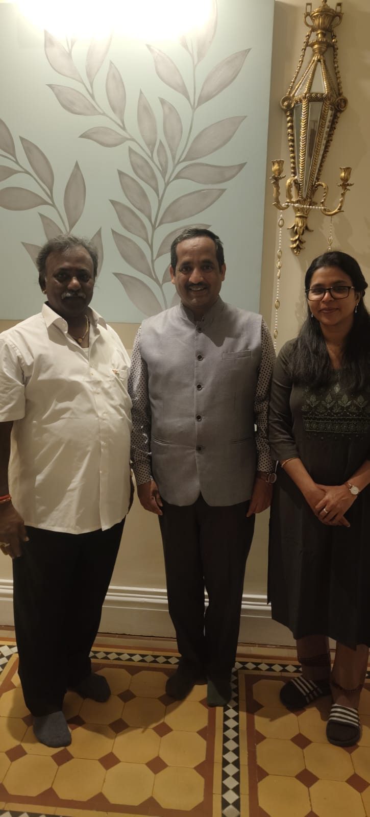 Studio Visits — International visitors at Navajeevan Metal Sculptors (2)