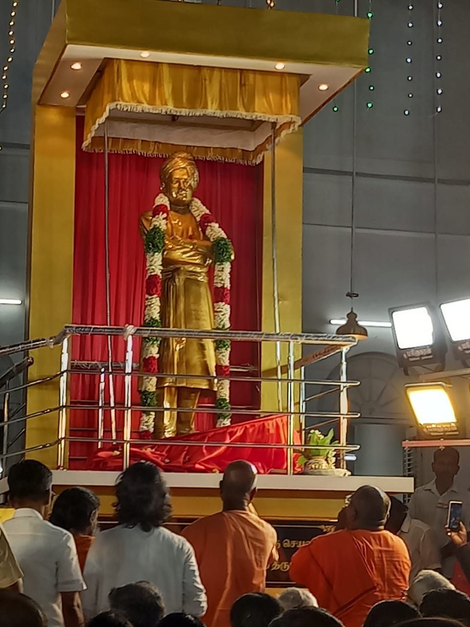 Swami Vivekananda — Bronze portraits of Swami Vivekananda (1)
